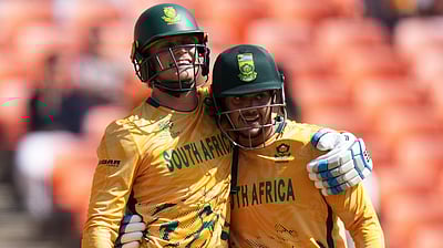 டி20 உலகக் கோப்பை: ரிக்கல்டன், டி காக் அதிரடி! ஆப்கனுக்கு 188 ரன்கள் இலக்கு! 