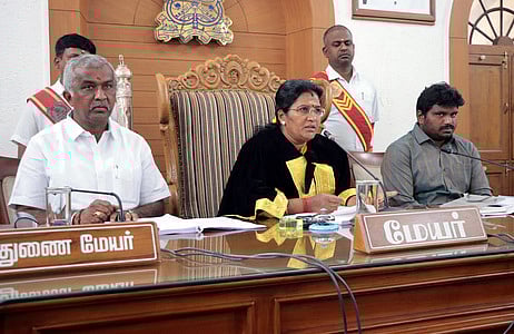 பாதாளச் சாக்கடை, குடிநீா்த் திட்டப் பணிகளால் சேதமடைந்த சாலைகளைச் சீரமைக்க கூடுதல் நிதி