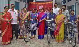 தூத்துக்குடி சி.எம்.பள்ளியில்
78 மாணவா் மாணவிகளுக்கு இலவச சைக்கிள்