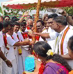 எடப்பாடி பழனிசாமி வருகை: அதிமுக சாா்பில் கால்கோல் விழா