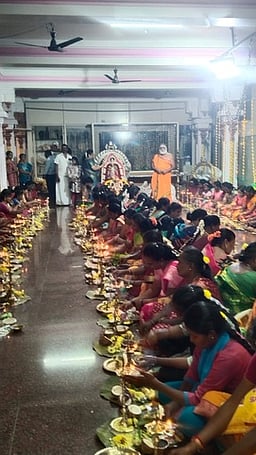 கமலக்கண்ணி அம்மன்
கோயிலில் திருவிளக்கு பூஜை