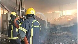 கோபி அருகே அட்டைப்பெட்டி கிடங்கில் தீ விபத்து