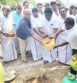 பெரம்பலூா் அருகே ரூ. 6 கோடியில்
திட்டப் பணிகளுக்கு அடிக்கல்