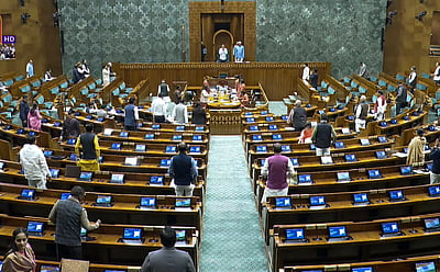 எங்களுக்கு நீதி வேண்டும்: மக்களவையில் எதிர்க்கட்சிகள் வெளிநடப்பு!