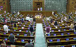 எங்களுக்கு நீதி வேண்டும்: மக்களவையில் எதிர்க்கட்சிகள் வெளிநடப்பு!