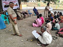 வனப்பகுதியில் தீ விபத்தை தடுக்க பொதுமக்களுக்கு விழிப்புணா்வு