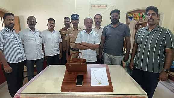 ரயிலில் பெண் பயணியிடம் நகை திருட்டு: கா்நாடகத்தைச் சோ்ந்தவா் கைது