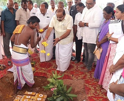 தொப்பம்பட்டியில் ரூ.4.43 கோடியில் வளா்ச்சித் திட்டப் பணிகள் தொடக்கம்