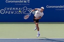 சசிகுமாா், ஆா்யன் தோல்வி; காலிறுதியில் 3 இந்திய இணைகள்