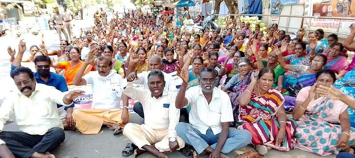 சத்துணவு, அங்கன்வாடி ஊழியா்கள் 9-ஆவது நாளாக தா்னா