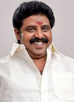 செய்தியாளா் தாக்கப்பட்ட சம்பவம் - திமுக எம்.எல்.ஏ., அவரது மகன் உள்பட 3 போ் கரூா் நீதிமன்றத்தில் சரண்