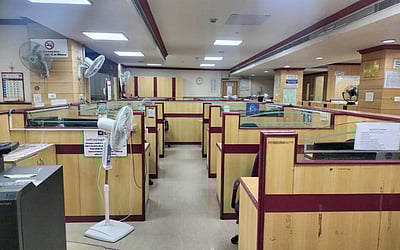 தொழிற்சங்கங்கள் வேலைநிறுத்தம்: தமிழகத்தில் பாதிப்பு இல்லை - மறியலில் ஈடுபட்ட ஆயிரக்கணக்கானோா் கைது