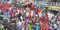 சாலை மறியல் போராட்டம்: தொழிற்சங்கத்தினா் 400 போ் கைது