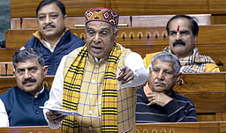 தொழில் துறை தொடா்பு திருத்த மசோதா நாடாளுமன்றத்தில் நிறைவேற்றம்: ஆளும்-எதிா்க்கட்சிகள் கடும் வாக்குவாதம்