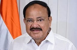 பிற மொழிகளையும் கற்றுக்கொள்ள வேண்டும்: வெங்கைய நாயுடு