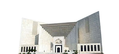 இம்ரான் கானுக்கு பாா்வை இழப்பு:
மருத்துவக் குழு அமைக்க உத்தரவு - பாகிஸ்தான் உச்சநீதிமன்றம்