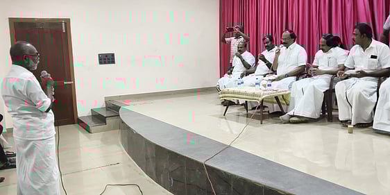 திமுக கருத்துக் கேட்பு கூட்டம்