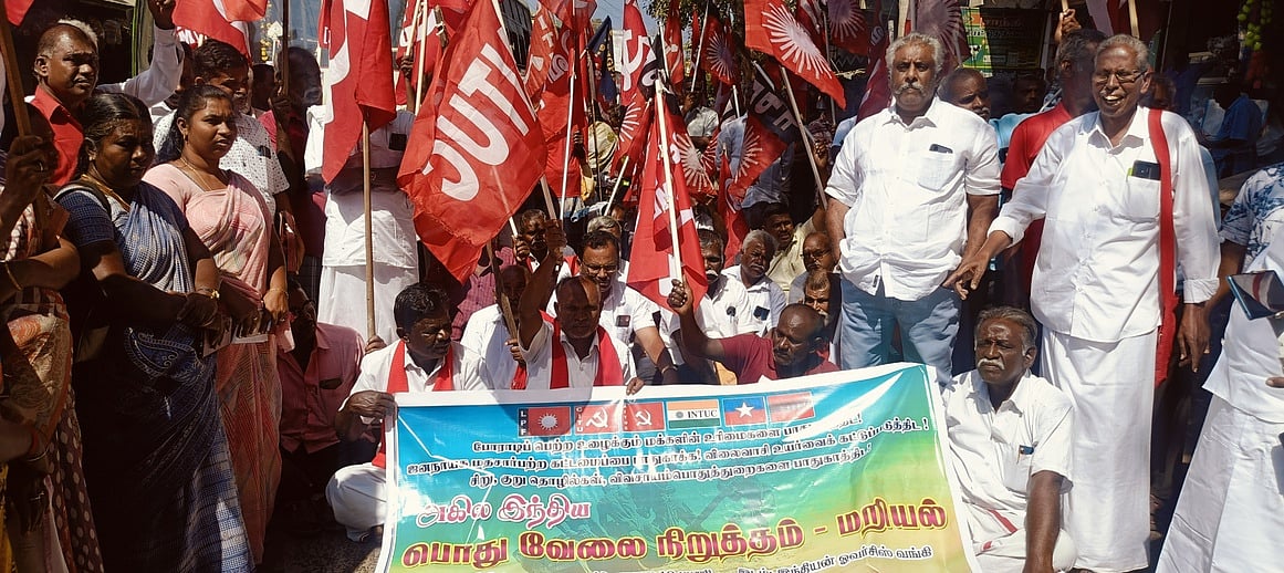 விருதுநகா் மாவட்டத்தில் தொழிற்சங்கத்தினா் சாலை மறியல்