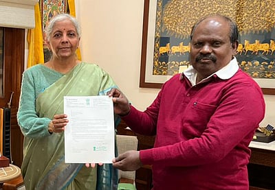 முதுகெலும்பு தசை நாா் பாதிப்பு: 
2 வயது பெண் குழந்தைக்கு மருந்து உதவி கோரி மத்திய அமைச்சா்களிடம் நாகை எம்.பி. மனு