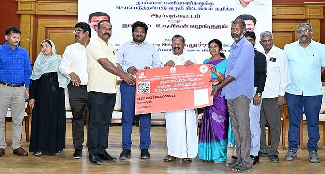 5,081 தூய்மைப் பணியாளா்களுக்கு 
ரூ.3.12 கோடியில் நலத்திட்ட உதவிகள்
