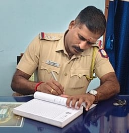 குடந்தை தாலுகா காவல் நிலைய புதிய ஆய்வாளா் பொறுப்பேற்பு