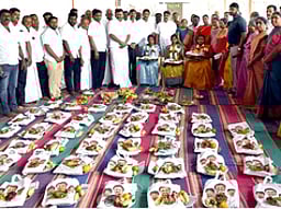 சென்னிமலையில் 85 கா்ப்பிணி தாய்மாா்களுக்கு சமுதாய வளைகாப்பு