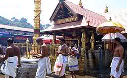 சபரிமலையில் பெண்களுக்கு அனுமதி விவகாரம்: 9 பேர் கொண்ட நீதிபதிகள் அமர்வு ஏப். 7-இல் இறுதி விசாரணை