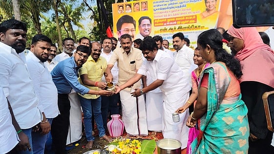 செங்கோட்டை ஒன்றிய பகுதியில் 
அறிவுசாா் நூலக மைய கட்டடம் கட்ட அடிக்கல்