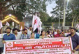 நாகா்கோவிலில் பேராசிரியா்கள் ஆா்ப்பாட்டம்