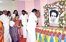 கீழப்பழுவூரில் மொழிப்போா் தியாகி சின்னசாமி அரங்கம் திறப்பு