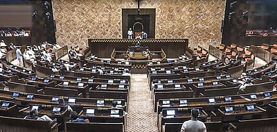 நீக்கப்பட்ட தனது உரைப் பகுதியை மீண்டும் சோ்க்க காா்கே வலியுறுத்தல்: அவைத் தலைவா் மறுப்பு