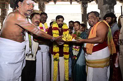 திருவண்ணாமலை கோயிலில் மை லார்ட் படக்குழுவினர் - புகைப்படங்கள்