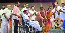 ஆதிகும்பேசுவரா் கோயிலில் நாட்டியாஞ்சலி விழா! உயா்நீதிமன்ற நீதிபதி தொடங்கி வைத்தாா்!