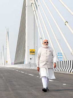 யூடியூபிலும் பிரதமா் மோடி புதிய சாதனை!