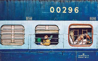 மெயின் லைன் இளவரசன்! உழவன் விரைவு ரயிலுக்கு 14 ஆவது பிறந்தநாள்!