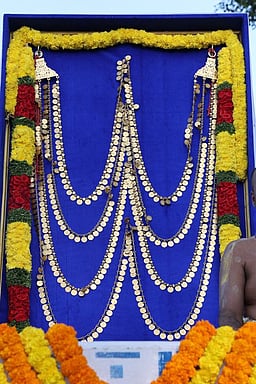 லட்சுமி காசு மாலை ஊா்வலம்