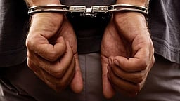 மணிப்பூரில் இரண்டு பெண்கள் உட்பட 3 தீவிரவாதிகள் கைது 