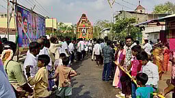 லூா்தம்மாள்புரம் ஆலயப் பெருவிழாவில் ஆடம்பர கூட்டுத் திருப்பலி, தோ் பவனி