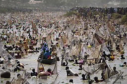 நைஜீரியாவில் மீன்பிடித் திருவிழா...