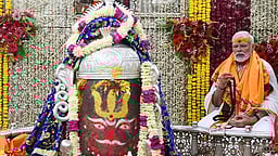 மகா சிவராத்திரி: நாடு முழுவதும்
சிவாலயங்களில் சிறப்பு வழிபாடு!
தலைவா்கள் வாழ்த்து!