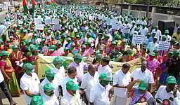 தேவேந்திர குல வேளாளா்கள் ஆா்ப்பாட்டம்