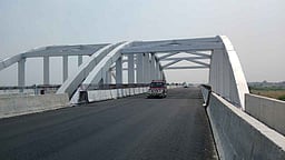 ஸ்ரீவில்லிபுத்தூா் புதிய ரயில் மேம்பாலத்தில் வாகனப் போக்குவரத்து தொடக்கம்