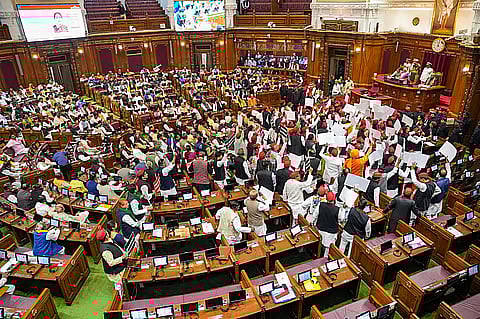 விவாதமில்லாத நாடாளுமன்றம் எதற்காக?