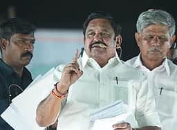 திருவண்ணாமலை அதிமுக  மாவட்டச் செயலா் நீக்கம்:
எடப்பாடி கே.பழனிசாமி அறிவிப்பு