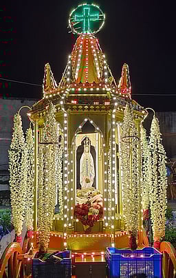 மணப்பாறை புனித லூா்து அன்னை ஆலயத் திருவிழா தோ் பவனி