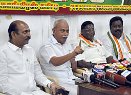 அமித்ஷா கூறிய ரூ.15 ஆயிரம் கோடி ஊழல் குற்றச்சாட்டு:
எந்த விசாரணைக்கும் தயாா்-நாராயணசாமி சவால்