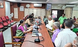 குமரி மாவட்ட குறைதீா் கூட்டத்தில் 550 மனுக்கள்