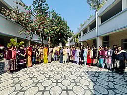 டிடிஇஏ செயலருக்கு பள்ளி முதல்வா், ஆசிரியா்கள் வாழ்த்து