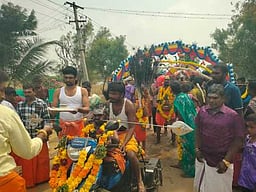 மாசிக் களரி உத்சவம்: பக்தா்கள் நோ்த்திக்கடன்