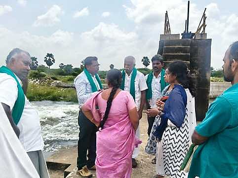 சாத்தான்குளத்தில் நீா்வளத்துறை அதிகாரிகள் ஆய்வு